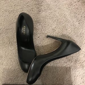 GUCCI HEELS (6.5)